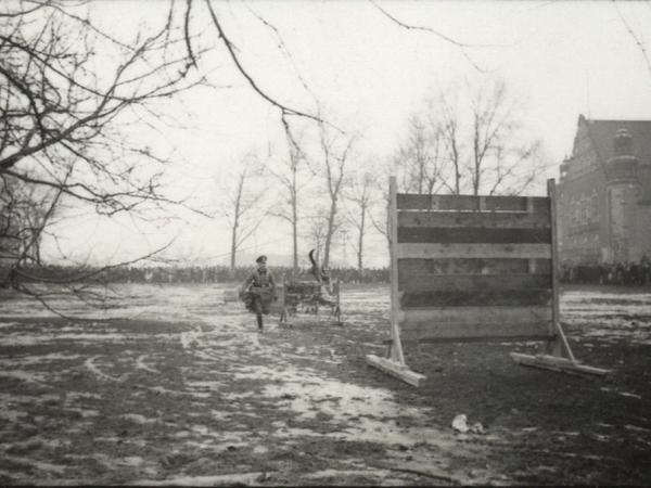 Poznan, 16 lutego 1941 r. - Pokaz tresury psow w parku przy obecnym pl. A. Mickiewicza